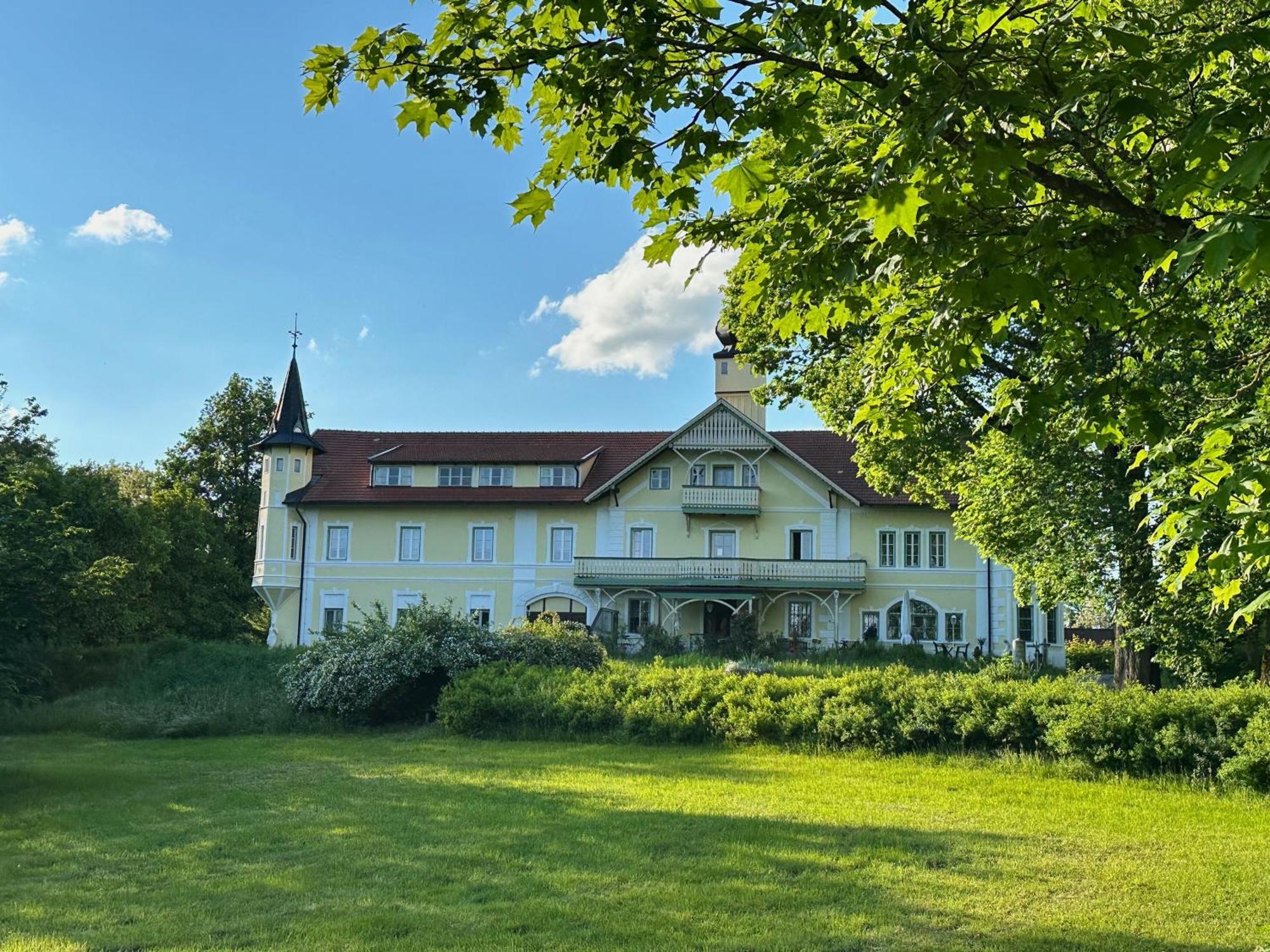 Gaestehaus Gut Frauendorf Windorf  Екстериор снимка